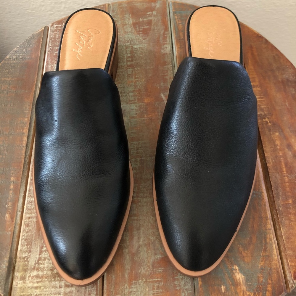 Crown vintage mule
